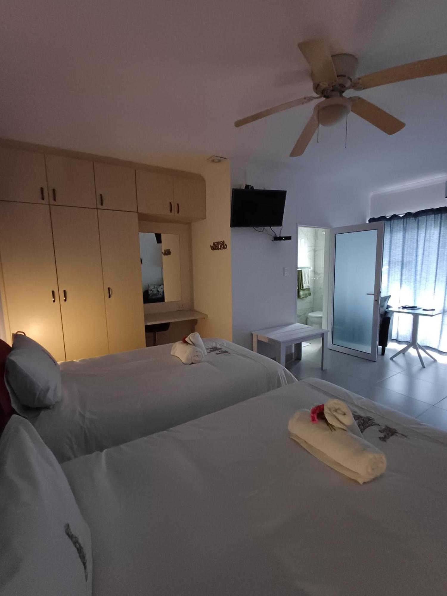 Capbon Guesthouse Βίντχουκ Εξωτερικό φωτογραφία