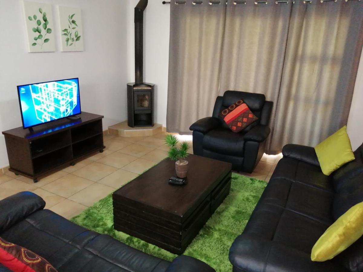Capbon Guesthouse Βίντχουκ Εξωτερικό φωτογραφία